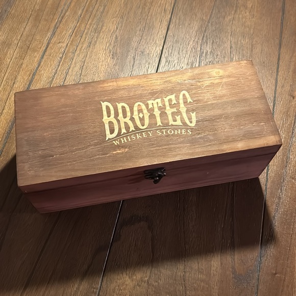 Brotec Whiskey Stones & Glasses Set in Wooden Box - Picture 9 of 9
